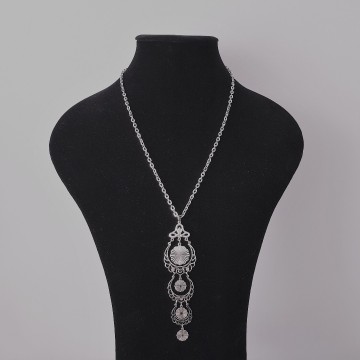 'Snow Lace' necklace Sarah Coventry 1975