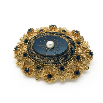 Sphinx - goldtone oval brooch with black strass glass stone and faux pearl - Bliinkt