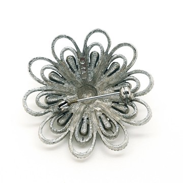 Sphinx - silvertone flower brooch - Bliinkt