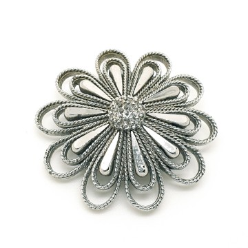 Sphinx - silvertone flower brooch - Bliinkt