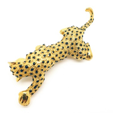 Sphinx - goldtone cheetah brooch with black dots - Bliinkt