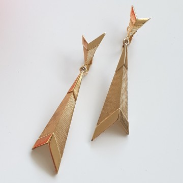 Sphinx goldtone asymetric dangle earrings - Bliinkt