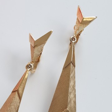 Sphinx goldtone asymetric dangle earrings - Bliinkt