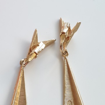 Sphinx goldtone asymetric dangle earrings - Bliinkt