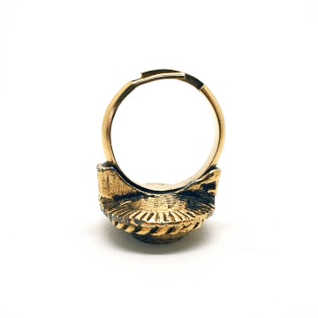 Sphinx - goldtone with black adjustable ring - Bliinkt