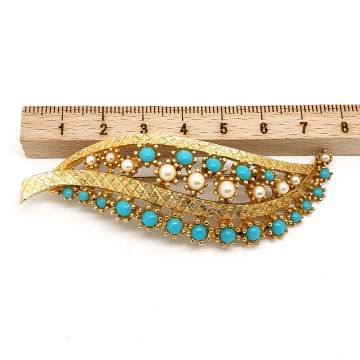 Sphinx - goldtone brooch with turquoise and pearl beads - Bliinkt
