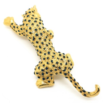 Sphinx - goldtone cheetah brooch with black dots - Bliinkt