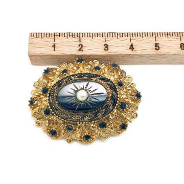 Sphinx - goldtone oval brooch with black strass glass stone and faux pearl - Bliinkt