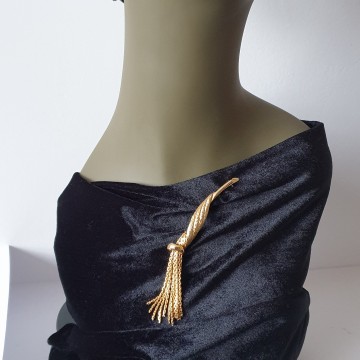 Sphinx goldtone tassel brooch