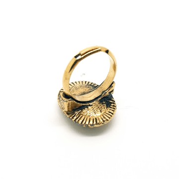 Sphinx - goldtone with black adjustable ring - Bliinkt