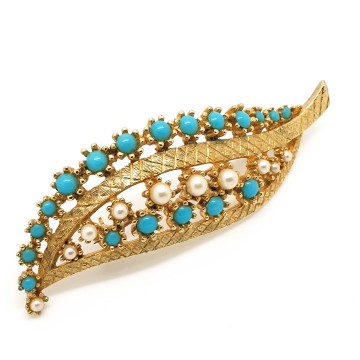 Sphinx - goldtone brooch with turquoise and pearl beads - Bliinkt