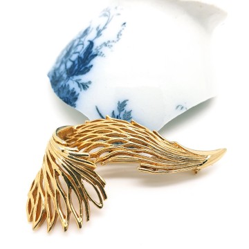 Sphinx - goldtone open work leaf brooch - Bliinkt