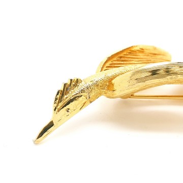 Sphinx goldtone bird brooch signed nr. 93 - Bliinkt