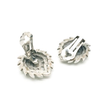 Sphinx - silvertone leaf earrings - Bliinkt