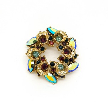 Sphinx small round rhinestone brooch - Bliinkt