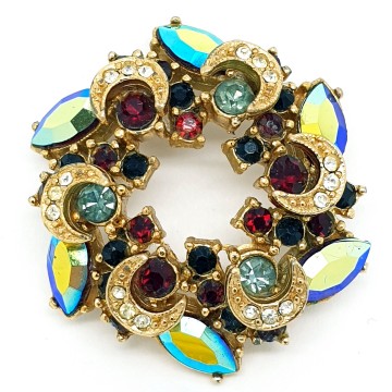 Sphinx small round rhinestone brooch - Bliinkt