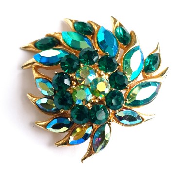 Sphinx - emerald green and aurora borealis rhinestone brooch - Bliinkt