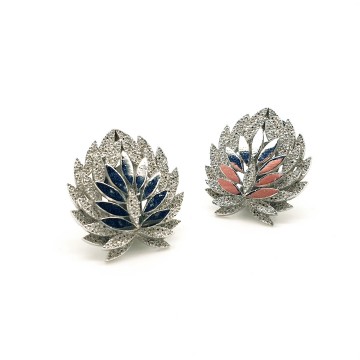 Sphinx - silvertone leaf earrings - Bliinkt