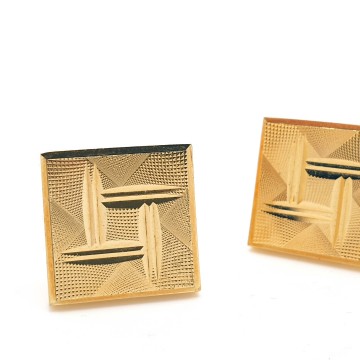 Classic, square, goldtone cufflinks - Bliinkt