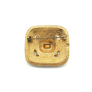 Square goldtone brooch with faux pearls and red rhinestones - Bliinkt