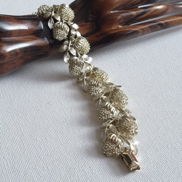 Star goldtone acorn bracelet