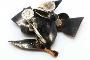 Stuart Nye oorbellen Koperen distel met zilveren schroefsluiting achterkant