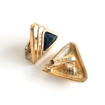 Swarovski - Goldtone triangle earrings with black faceted glass stone - Bliinkt