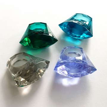 Ted Baker diamantvormige gefacetteerde kunststof ring 'You're a gem'