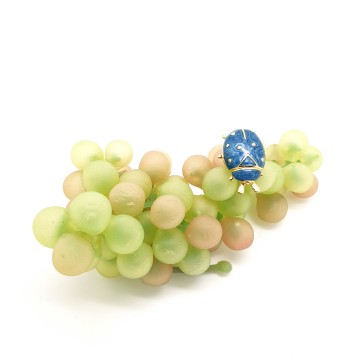 Tiny beetle pin with marbled blueish enamel - Bliinkt