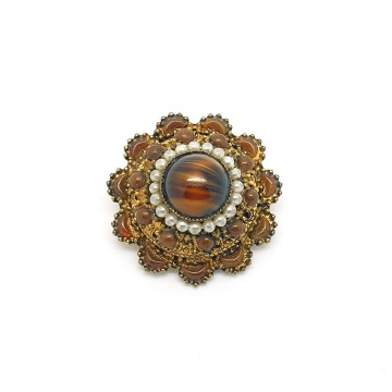 Tiny round brooch with tiger cabochon brown beads, faux seed pearls and beads - Bliinkt