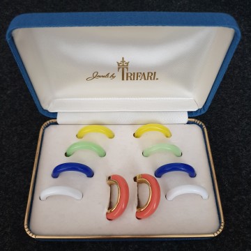 Trifari box met interchangeble oorbellen