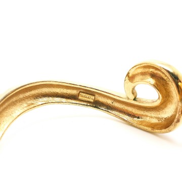 Trifari TM - goldtone hinged bangle with brown marbled and black enamel - Bliinkt