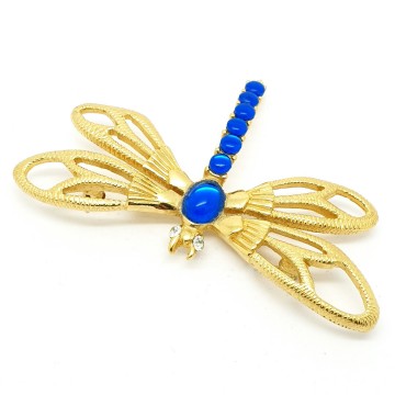 Trifari TM libelle-dragonfly broche met helderblauwe cabochons