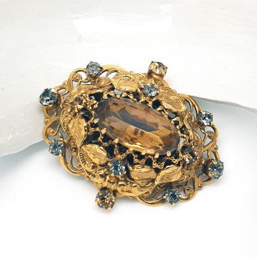 Czech layered goldtone brooch with leaves and brown faceted glass stone - Bliinkt
