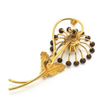 Delicate goldtone flower brooch with enamel leaves and amber coloured rhinestones - Bliinkt
