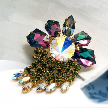 Vintage rhinestone dangle brooch with green and reflective purple, white ab rhinestones - Bliinkt