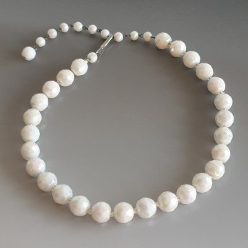 West Germany - short necklace with white aurora borealis glass beads - Bliinkt
