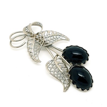 West Germany zilverkleurige filigrain broche met zwarte cabochons