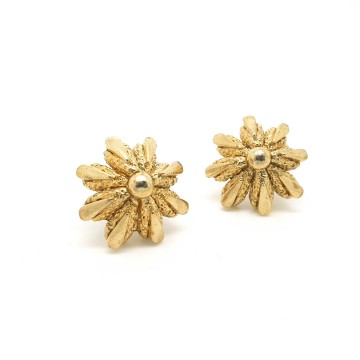 West - goldtone flower earrings - Bliinkt
