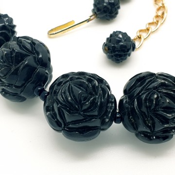 Western Germany - black plastic rose necklace - Bliinkt
