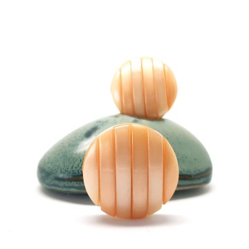 West Germany - zalmkleurige plastic oorbellen - Bliinkt