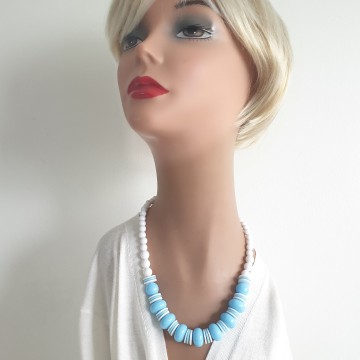 White and baby blue beaded necklace - Bliinkt