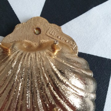 Wiesner shell shaped footed jewelry dish with blue cameo and seed pearls