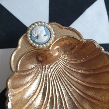 Wiesner shell shaped footed jewelry dish with blue cameo and seed pearls