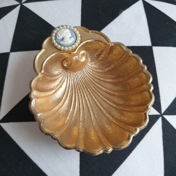 Wiesner shell shaped footed jewelry dish with blue cameo and seed pearls