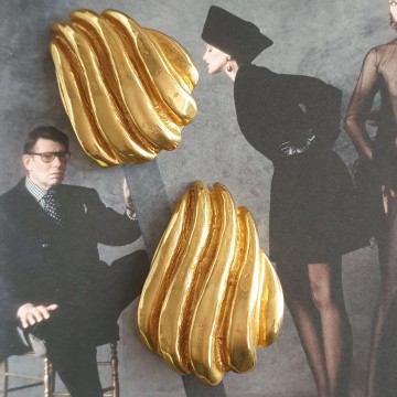 Yves Saint Laurent - grote goudkleurige oorbellen - Bliinkt