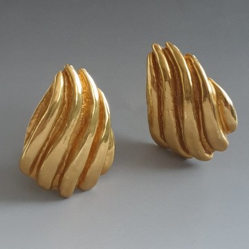 Yves Saint Laurent - grote goudkleurige oorbellen - Bliinkt