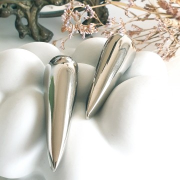 Yves Saint Laurent - Large silvertone elongated earrings - Bliinkt