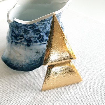 Yves Saint Laurent - goldtone double triangle brooch - Bliinkt